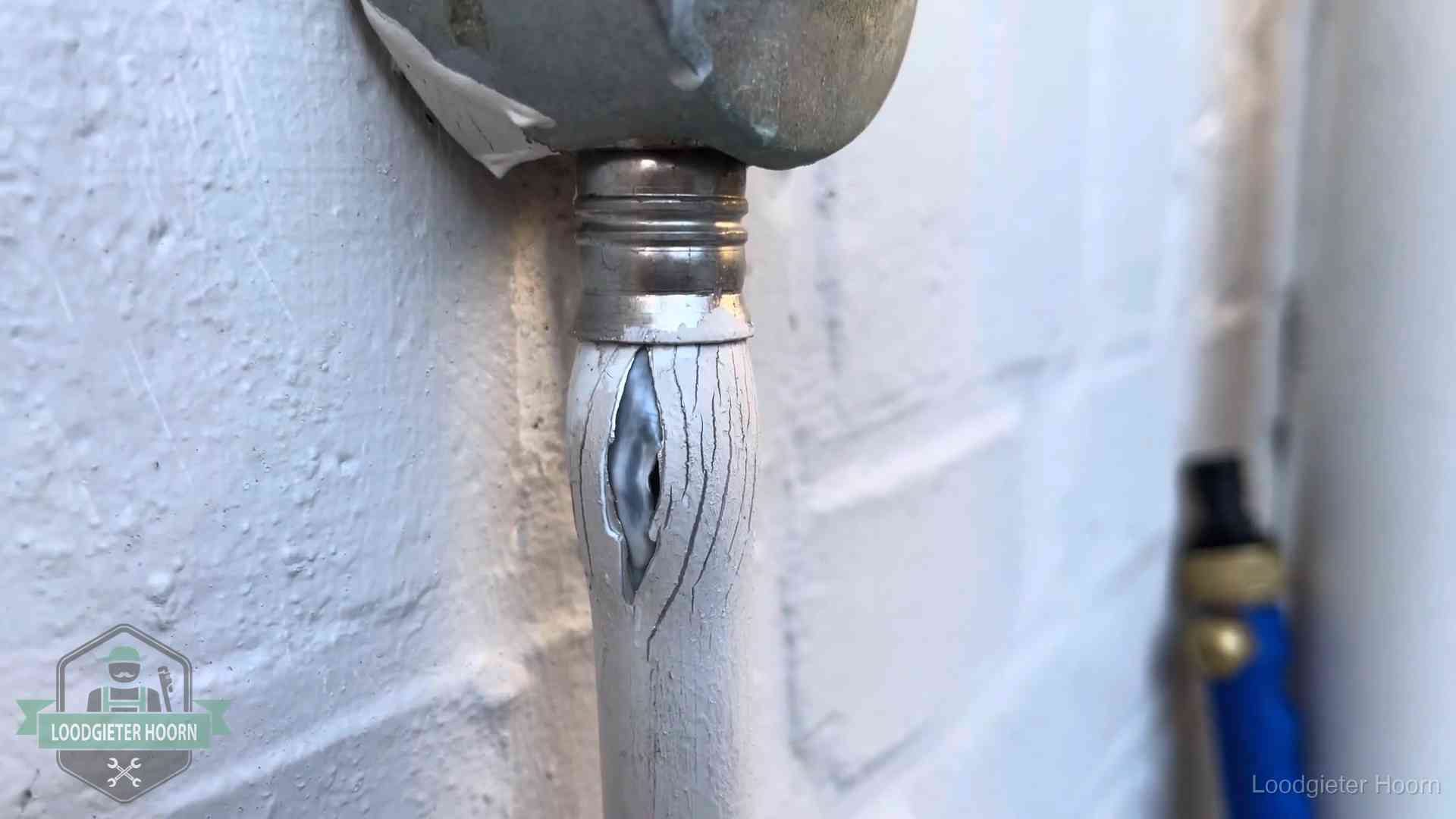 Wanneer lekdetectie in Hoorn Oude waterleiding in Hoorn waar de verf openscheurt, een stille aanwijzing voor een beginnend lek